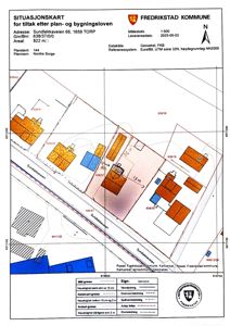 Situasjonskart som viser eiendomsgranser, naboeiendommer og bygninger for et tiltak i Fredrikstad kommune.