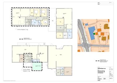 Bildet viser etasjeplaner (2. etasje og 1. etasje) for en bolig, inkludert romfordeling, dører og vinduer. Det er også inkludert en situasjonsplan som viser bygningens plassering i forhold til nabolaget.