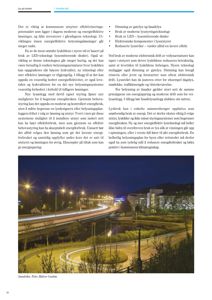 Fotografi av en gate med lyskilder og bygninger om natten.