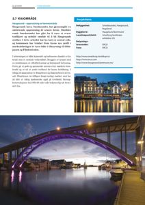 Fotografi av Kaiområdet i Haugesund, som viser brygga, kaihusene og båtene under lyssetting.