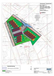 Situasjonsplan for en brannkonstruksjon (takkonstruksjon) med tomt, bygninger og omgivende infrastruktur.