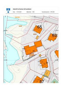 Situasjonsplan (tomtekart) som viser eiendomsnummer, bygningers plassering, vegnett og høydekurver.
