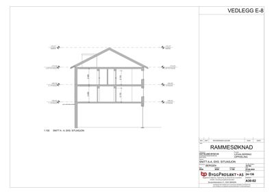 Snittegning (snitt A-A) som viser bygningens tverrsnitt, høyder og romfordeling.