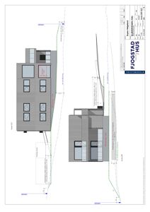 Fasadetegning som viser bygningens utseende fra fronten, inkludert vinduer, takform og terrengforhold.