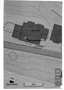 Kartutsnitt fra Kartverket som viser Nøringsetvegen 138 med bygningsskisser, eiendomsnummer og skala.