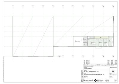 Etasjeplan (skisseprosjekt) som viser romfordeling, veggposisjon og rombetegnelser for en bygning.