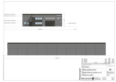 Fasadetegning som viser bygningens utseende sett fra sør og øst, inkludert vindusoppsett og mål.