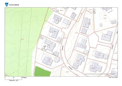 Situasjonsplan som viser tomtedeling, bygningssilhuetter, veier og terrengkonturer for Hvaler kommune.