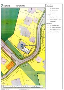 Kartutsnitt (situasjonskart) som viser eiendomsgrenser, vegnett og bygningsplasseringer i Froland kommune.