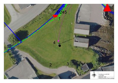 Flyfoto eller satellittbilde av et område med overlagte tekniske linjer (grønn, blå, rosa) som markerer grenser eller planlagte tiltak. Bildet inneholder også en nordpil og en tekstblokk i bunnen høyre som refererer til 'innmåling' og 'Averøy kommune'.