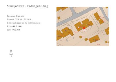 Situasjonskart som viser eiendomsforhold, naboeiendommer og bygningers plassering i forhold til hverandre og veier.