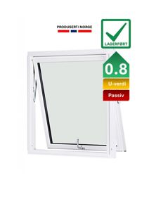 Fotografi av et hvitt vindu med tekniske spesifikasjoner (U-verdi, Passiv) og merking om produksjon og lagerstatus.