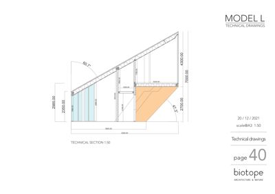 En teknisk snittegning (Technical Section) som viser bygningens tverrsnitt, inkludert takhøyde, vinkler og konstruksjonsdetaljer.