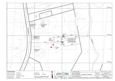 Situasjonsplan som viser tomtens grenser, eksisterende bygninger, planlagt ny hytte og infrastruktur.