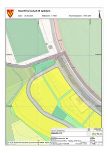 Situasjonsplan (avkjøringsplan) som viser tomtens beliggenhet, vegforhold, høyder og naboeiendommer.