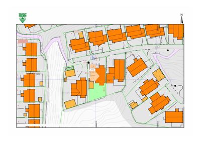 Situasjonsplan (tomtekart) som viser eiendomsinndeling, bygninger og topografi.
