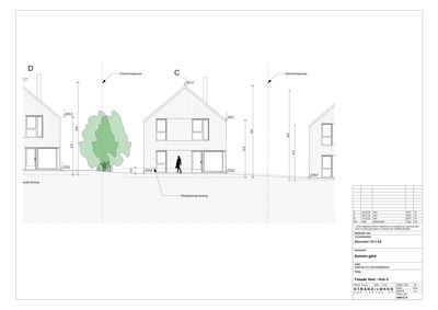 Snittegning som viser tverrsnitt gjennom bygningene, med høydemål, takhøyder og terrengforhold.