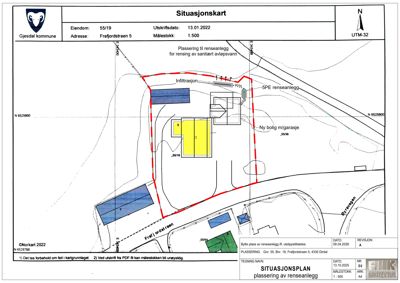 Situasjonsplan som viser eiendomsgrenser, eksisterende og planlagt bebyggelse (bolig/garasje, renseanlegg), samt veier og infrastruktur.
