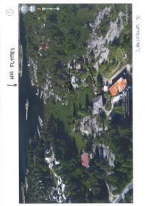 Google Earth-bilde (satellittfoto) av et kystområde med hus, skog og vann. Bildet har håndskrevne merknader.