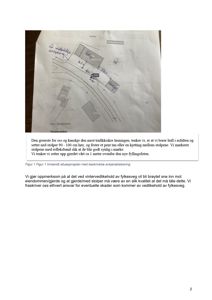 Fotografi av en håndskrevet situasjonsplan med merknader om avkjørselsløsning.