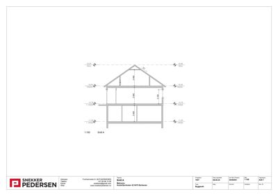 Snittegning (Snitt A) som viser bygningens tverrsnitt, høyder og konstruksjon.