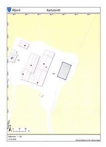 Situasjonsplan (kartutsnitt) som viser tomtens beliggenhet, nabotomter, eksisterende bygninger og en markert bygningsplassering (139/1).