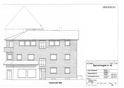 Fasadetegning av et hus sett fra sør, med vinduer, dører og takform tydelig vist.