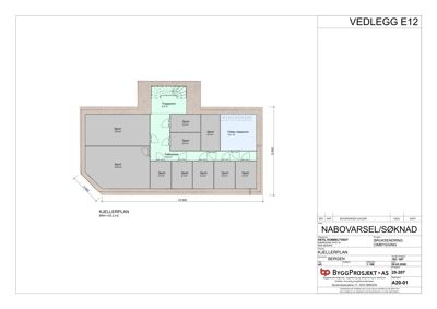 Kjellerplan med romfordeling, arealer og dimensjoner for en bygning.