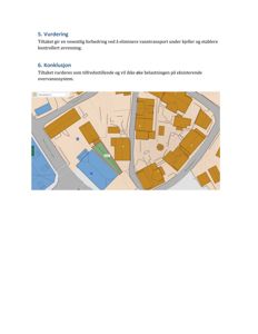 Bildet viser en digital kartutsnitt (sannsynligvis fra Google Maps) som viser en bydel med flere bygninger, gater og grøntområder. Kartet er inkludert i en rapport om vanntransport og avrenning.