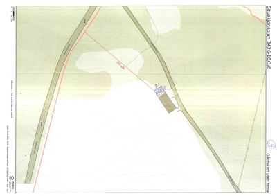 Situasjonsplan som viser tomtens beliggenhet i forhold til veier og terrenget.