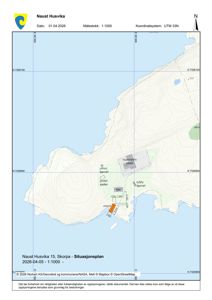 Situasjonsplan for Naust Husvika 15, Skorpa som viser bygningens plassering i forhold til kystlinjen og nabolaget.