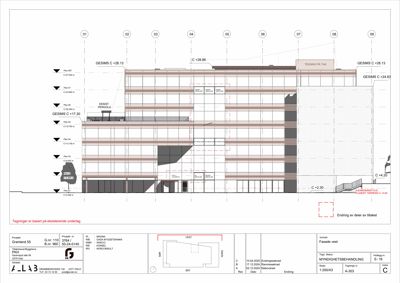 Fasadetegning som viser bygningens utseende sett fra vest, med høydeangivelser og detaljer om fasadebehandling.