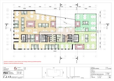 Etasjeplan (PLAN 03) som viser romfordeling, møblering og funksjoner i et kontorbygg.