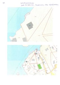 Situasjonsplan som viser to etasjer av et kart over et område ved kysten. Det er tegnet inn bygninger, eiendomsgrenser (GNR/BNR), høydekurver og en markert plassering for en ny bygning.