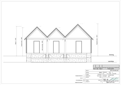 Snittegning som viser tverrsnittet av en bygning med mål og konstruksjonsdetaljer.