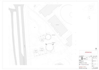 Situasjonsplan som viser plassering av bygninger, veier, og anlegg (som bassenger) på tomten.