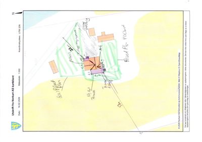 Situasjonsplan med håndskrevne notater om arealer (f.eks. 'Privat Pln 400m²'), bygningers plassering og orientering (N-pil).