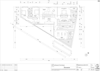 Etasjeplan (rammeavsnitt) som viser romfordeling, dimensjoner og plassering av inngang for en bolig.