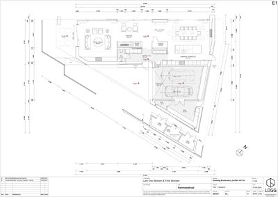 Etasjeplan (1. etasje) som viser romfordeling, møblering og dimensjoner for en bolig.