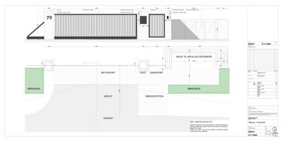 Situasjonsplan som viser bygningens plassering i forhold til vei, gatestein, asfalt, bøkehekk, skyveport, post og gangport.