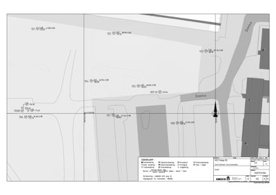 Situasjonsplan som viser tomtens form, grenser, høydemål (konturer), naboeiendommer og infrastruktur.