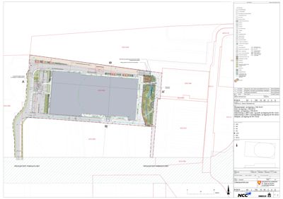 Situasjonsplan som viser tomtens grenser, bygningers plassering, veier og omgivelsene.