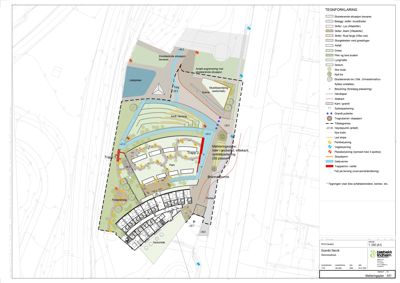 Situasjonsplan som viser tomtens grenser, eksisterende og nytt terreng, vegetasjon, veier og parkeringsplasser.