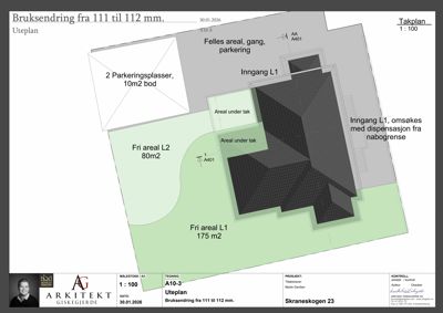 Uteplan som viser bygningens plassering på tomten, friarealer, parkeringsplasser og innganger.
