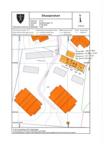 Situasjonskart som viser eiendomsnummer, adresse, dato, målestokk, nabolagsgrenser og bygningsplasseringer.
