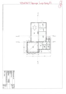 Etasjeplan med romfordeling, mål og snittlinjer