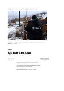 Fotografi av en politimann som utfører trafikkkontroll på Torridalsveien.