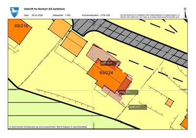 Situasjonsplan (tomtekart) som viser eiendomsnummer 69/224, bygningers plassering, mål og nabolag.