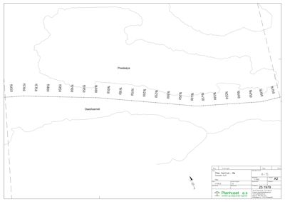 Situasjonsplan som viser toponymer (Prestøeya, Oseidvannet), koordinater og en bygningstegning (Fiber Sentrum - Bø).