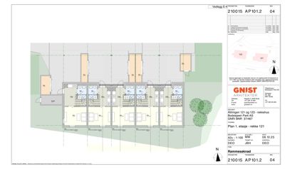 Etasjeplan (1. etasje) for en rekkehusbebyggelse, som viser romfordeling, dører, vinduer og møblering.
